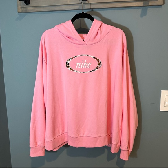 Nike Tops - Nike Women’s Plus Size Floral Cropped Pullover Hoodie in Pink